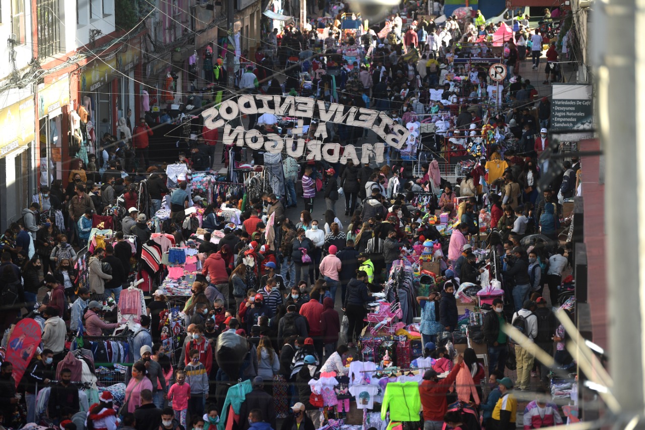 Vuelve y juega: las aglomeraciones fueron las protagonistas del madrugón en San Victorino