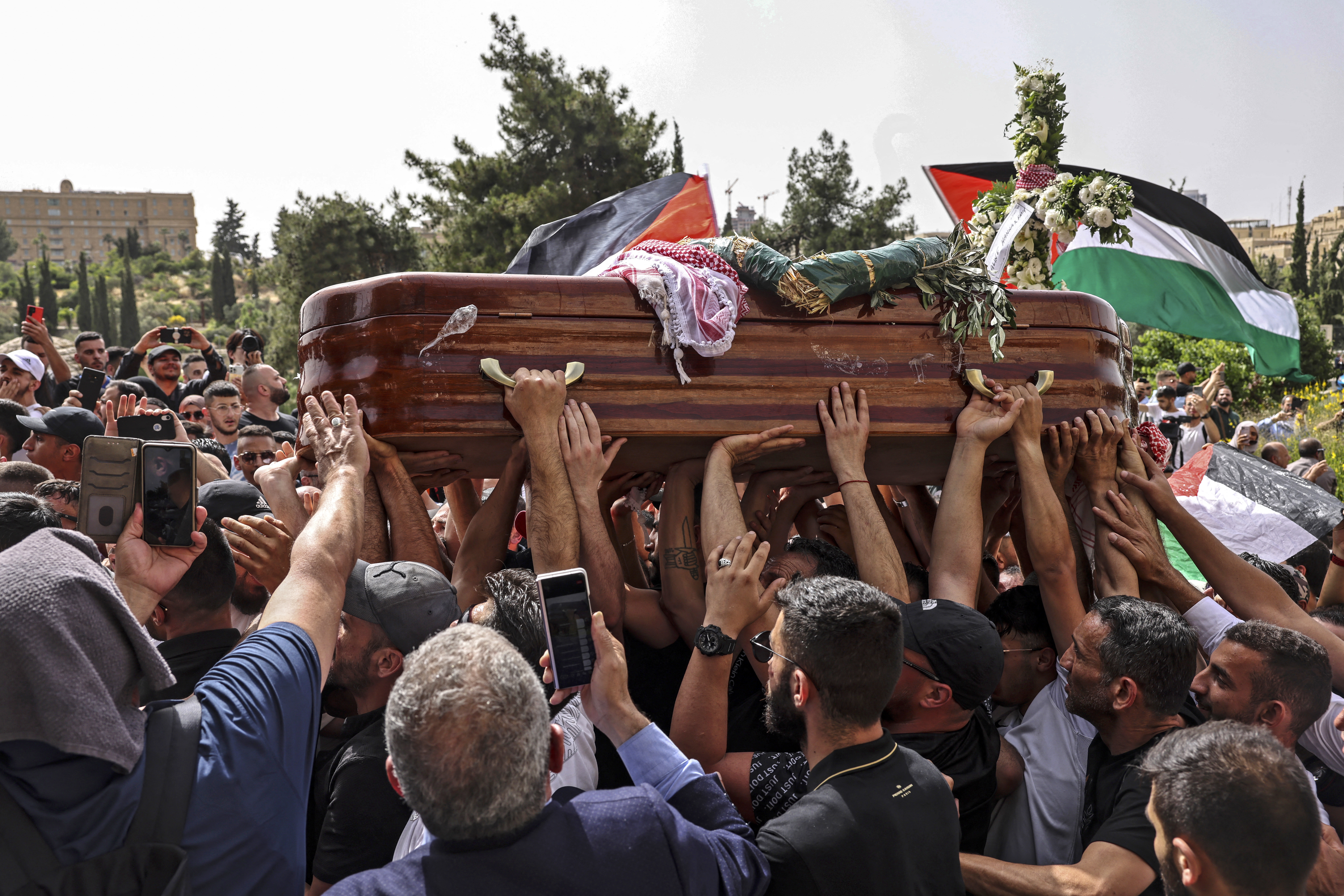 Funeral de la periodista Shireen Abu Akleh: disturbios tras irrupción de policía