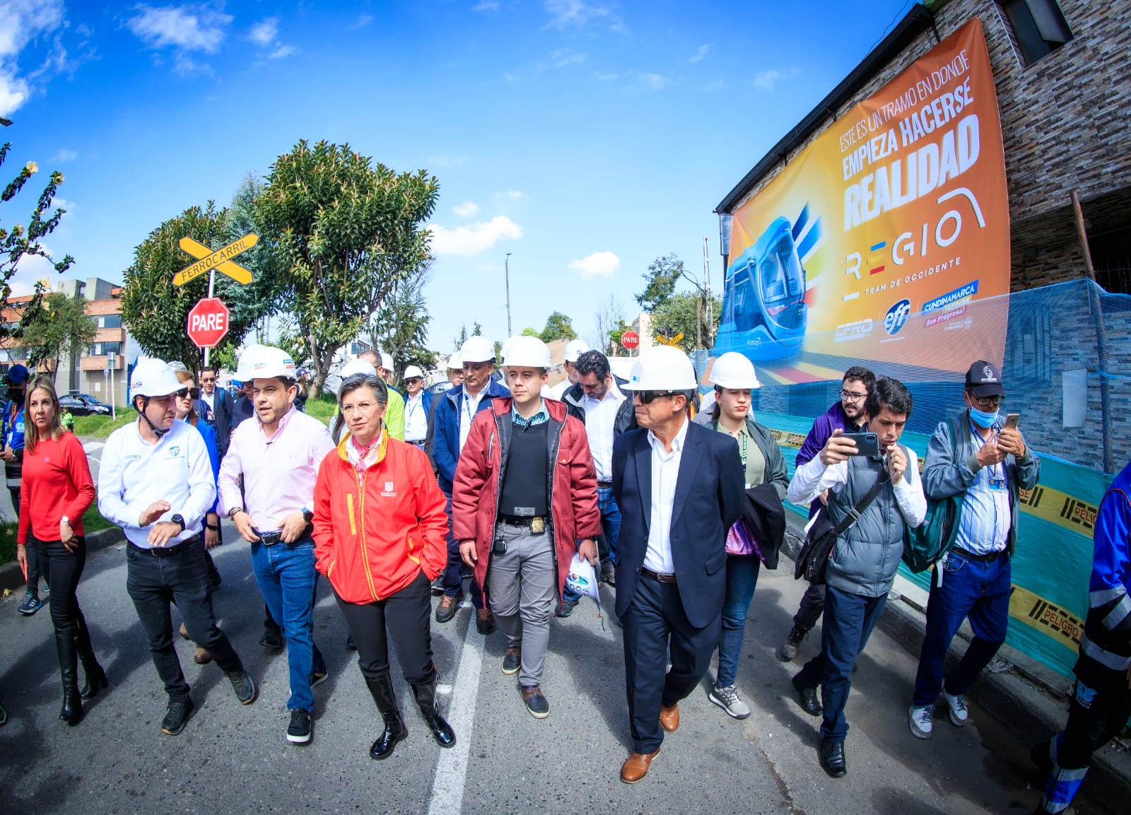 Alcaldesa y gobernador visitaron inicio de obra del Regiotram de Occidente