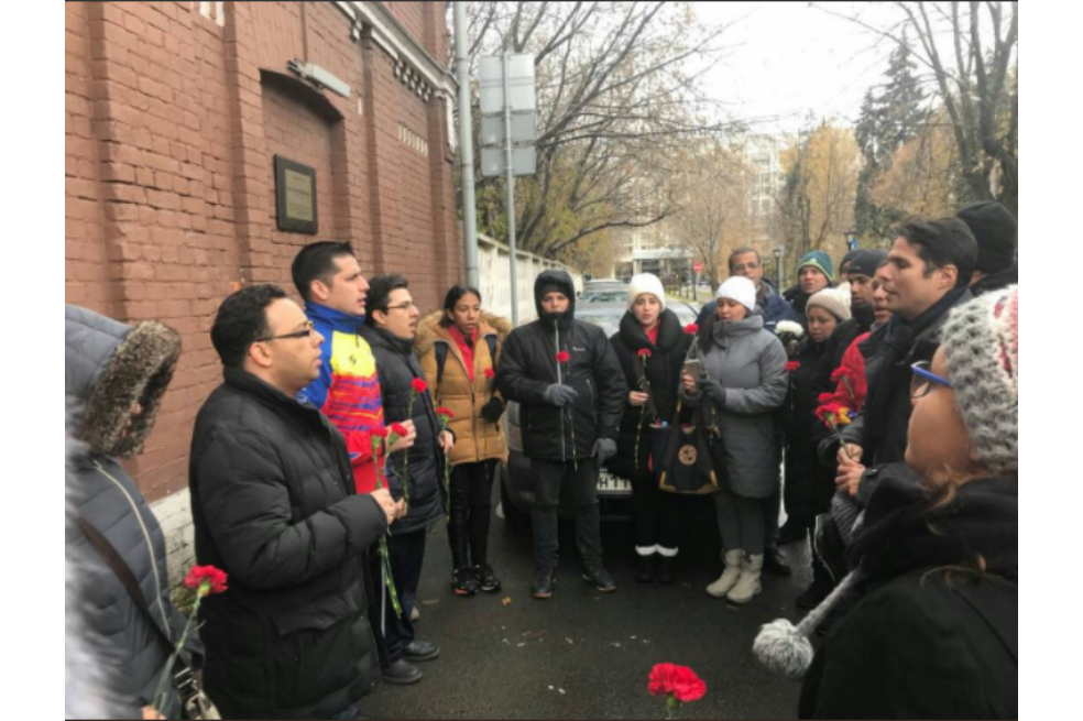 Rinden homenaje a Hugo Chávez en Rusia