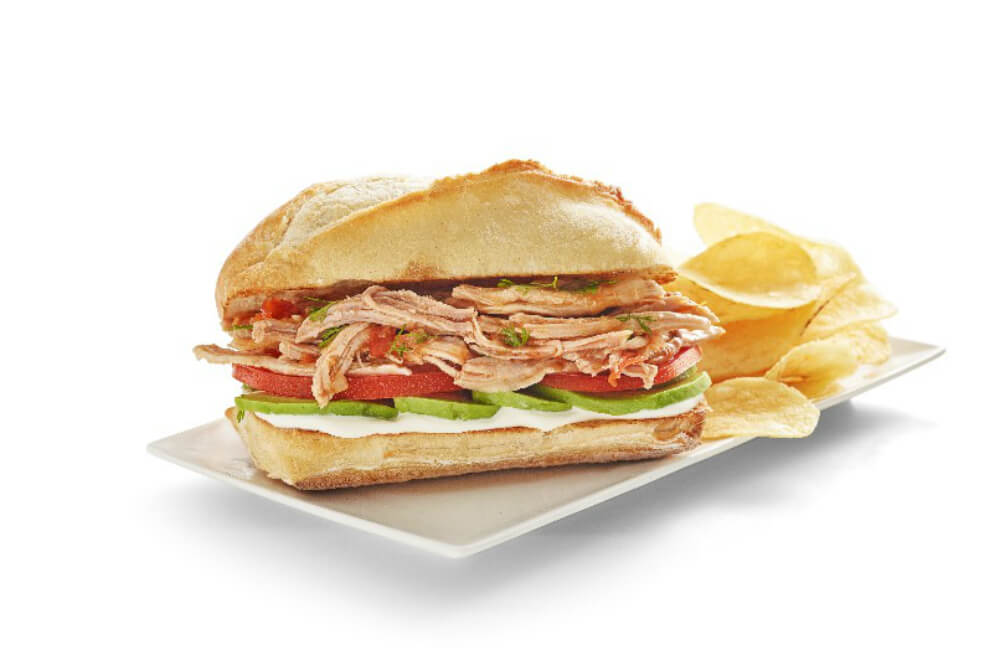 Así puede preparar un fácil y delicioso sándwich criollo de bondiola de cerdo desmechada