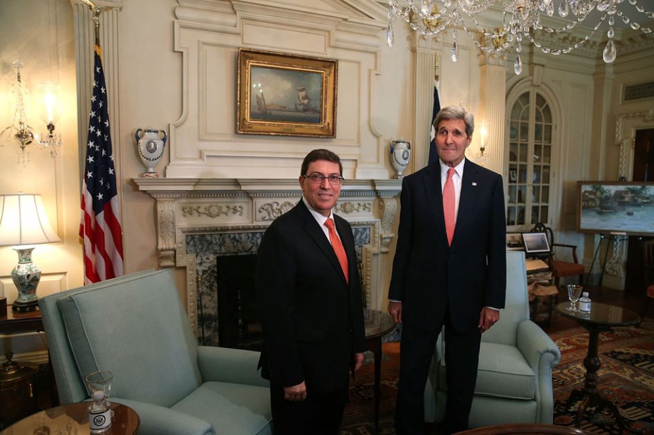 Kerry responde a canciller cubano y dice que Guantánamo "no forma parte de conversación"