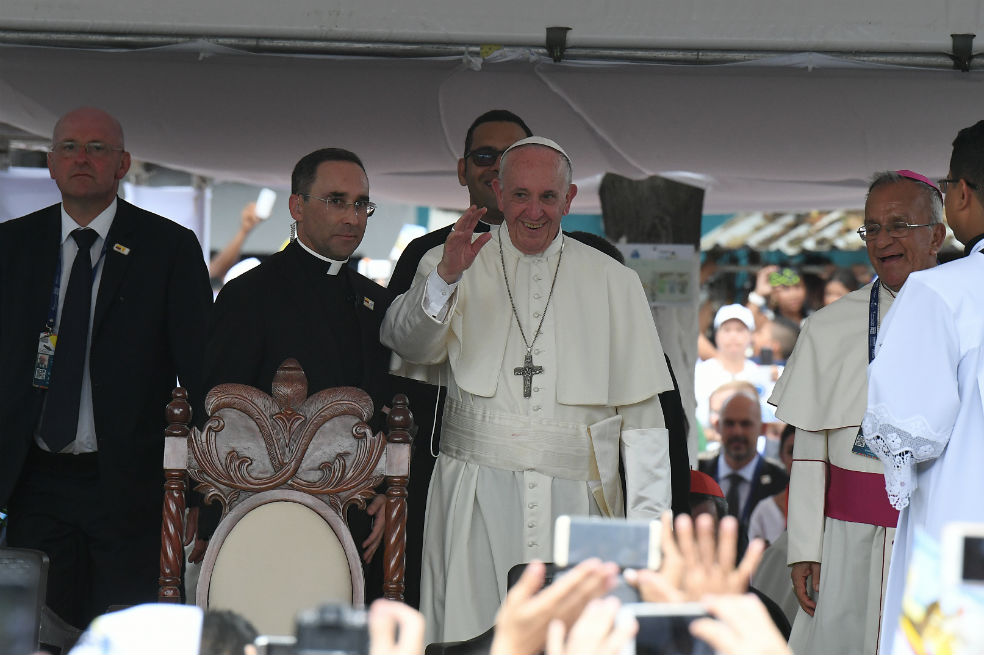 «En Colombia y en el mundo, millones de personas son vendidas como esclavos»: papa Francisco