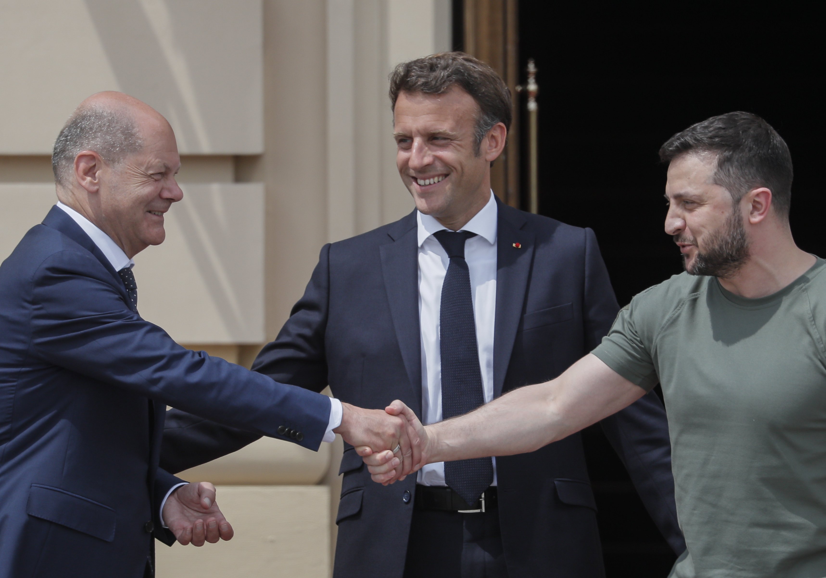 Volodimir Zelenski asistirá a una reunión del G7 y a una cumbre de la OTAN