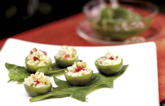 Cascos de limón rellenos de cuscús, jamón de cordero y aceitunas