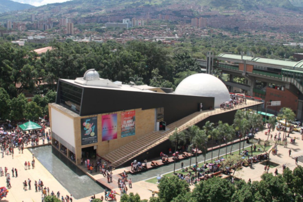 Tras meses cerrado, el Planetario de Medellín reabrió sus puertas al público