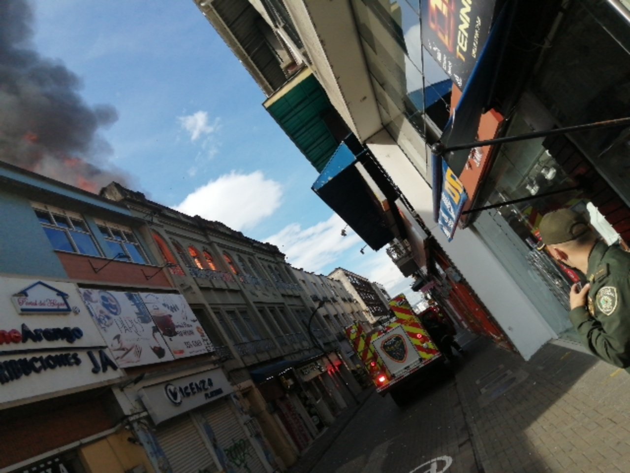 Incendio en el centro de Pereira deja al menos 12 personas heridas