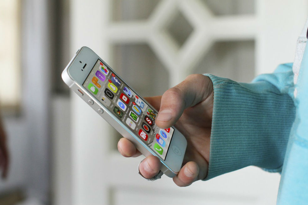 Apple enfrenta demandas por aceptar que ralentiza los modelos antiguos de iPhone