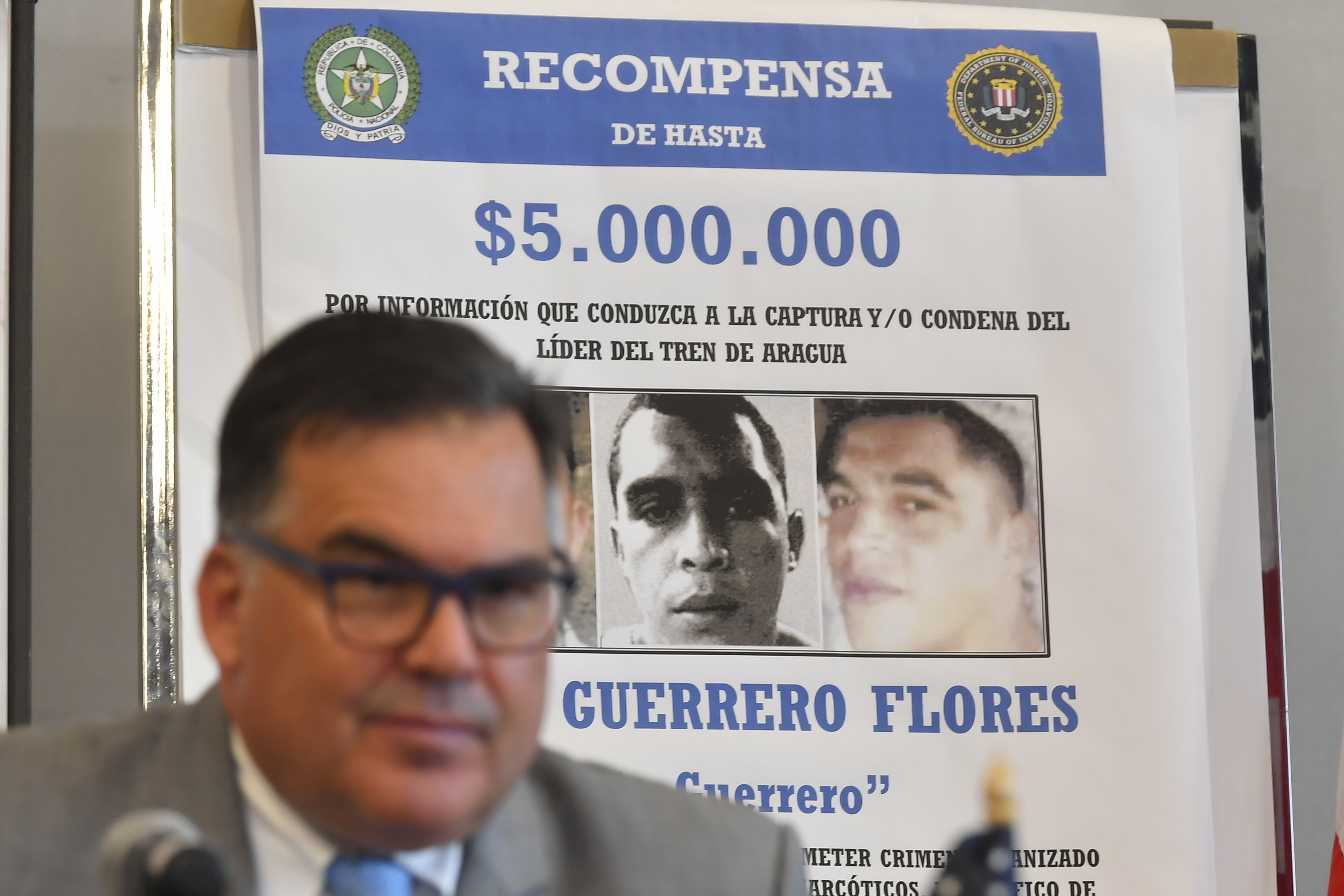 Encargado de negocios de la Embajada de Estados Unidos, en rueda de prensa anunciando sanciones financieras contra el Tren de Aragua.