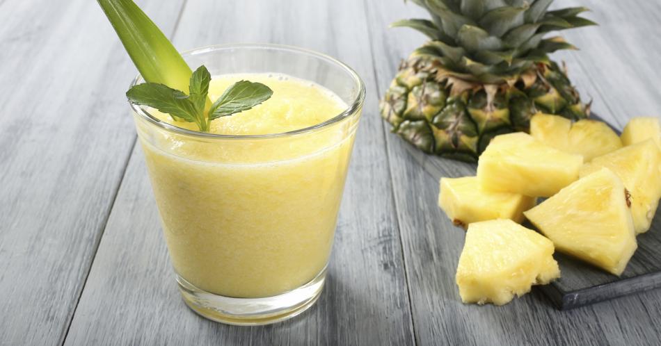 Batido de piña para aliviar los cólicos menstruales