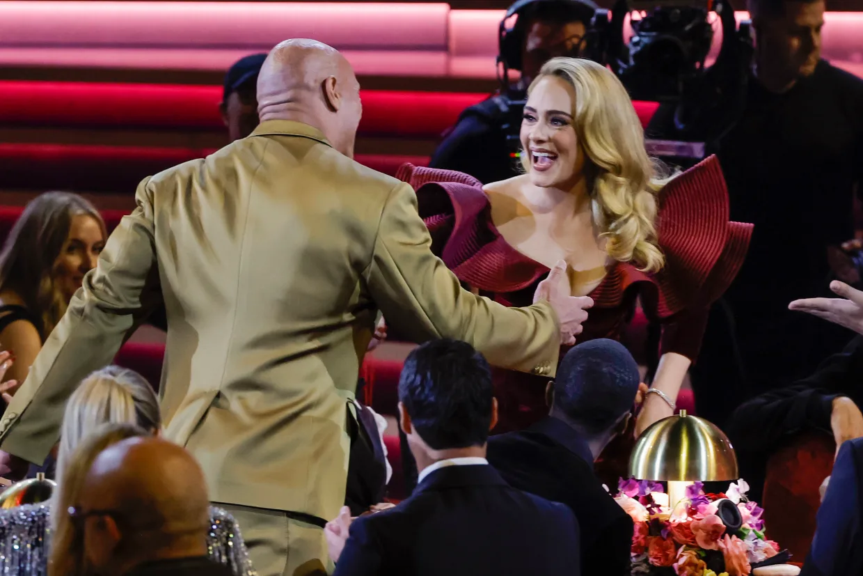 Grammys 2023: Adele y ‘La Roca’ finalmente se conocieron