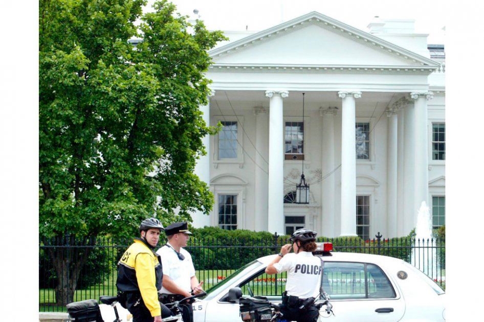 Hombre perpetró robo y luego saltó la valla de la Casa Blanca causando alerta