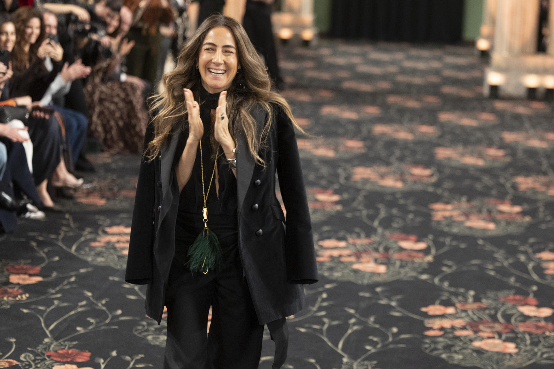 MADRID, 17/03/2026.- Desfile de la diseñadora colombiana Johanna Ortíz, invitada por la Mercedes-Benz Fashion Week Madrid para abrir el calendario oficial de desfiles y galardonada en esta edición con el premio a Diseñador Internacional TBC, este martes en el Círculo de Bellas Artes. EFE/Sergio Pérez