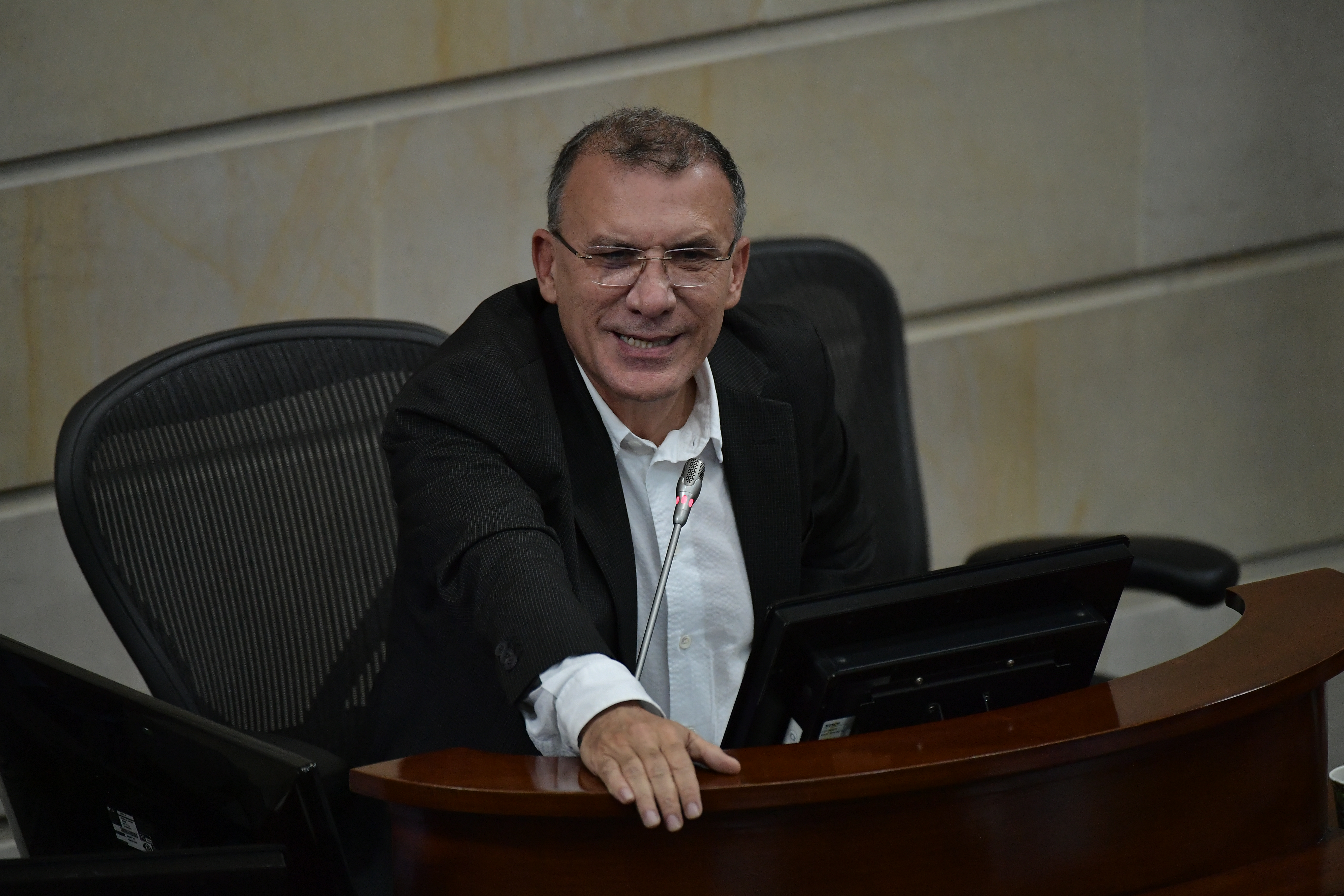 Durante plenaria del Senado con candidatos a Contralor General