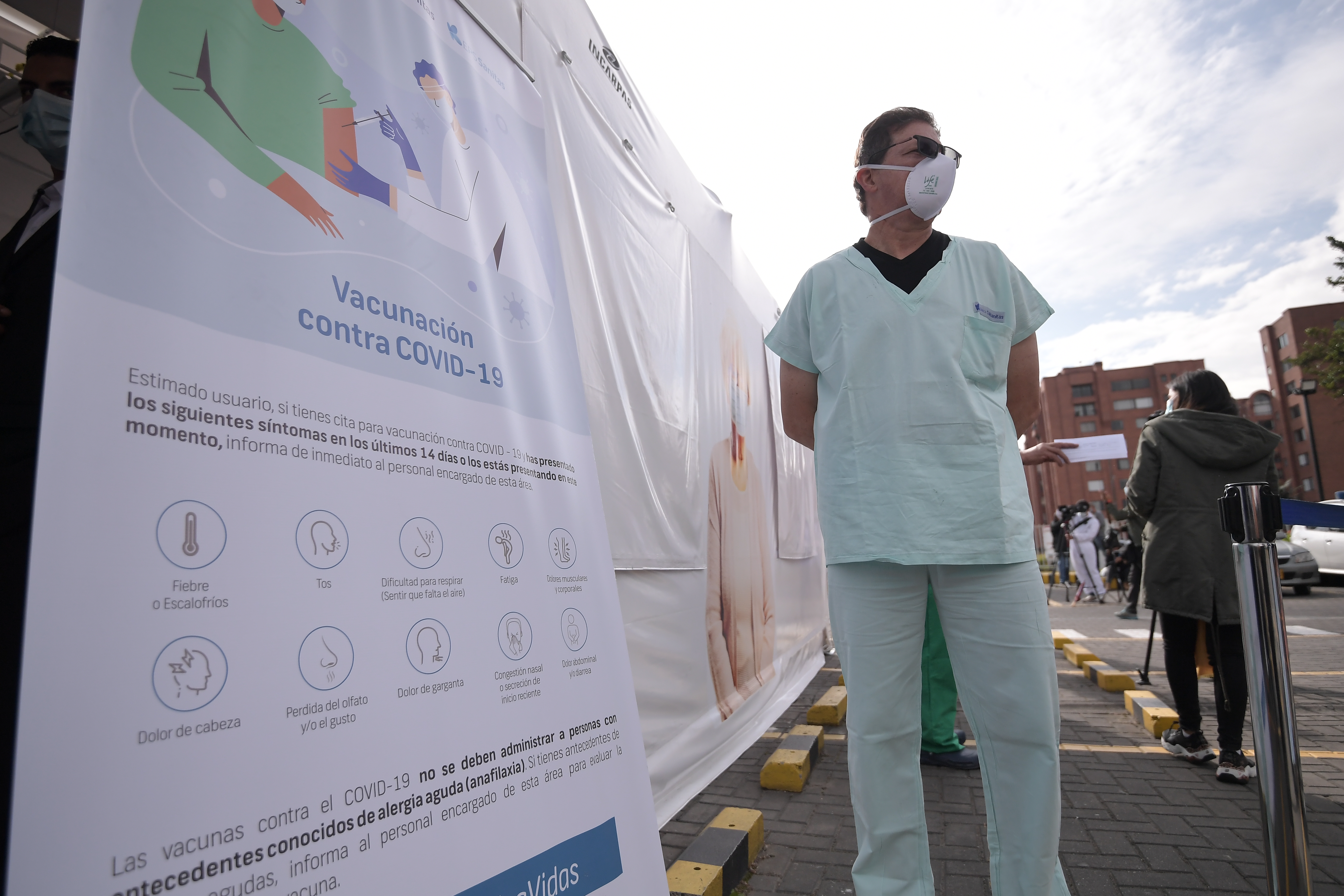 Inicio del proceso de vacunación contra Covid-19, al  personal de la salud en Bogotá.