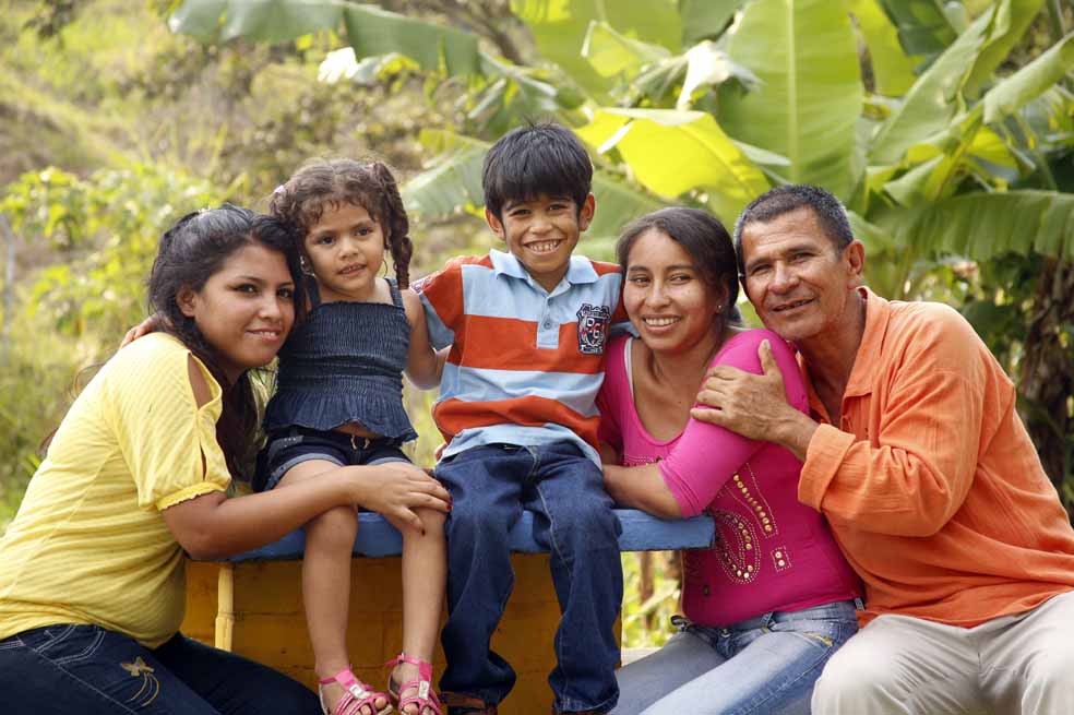 La odisea de dos niños que buscan salvar su vida