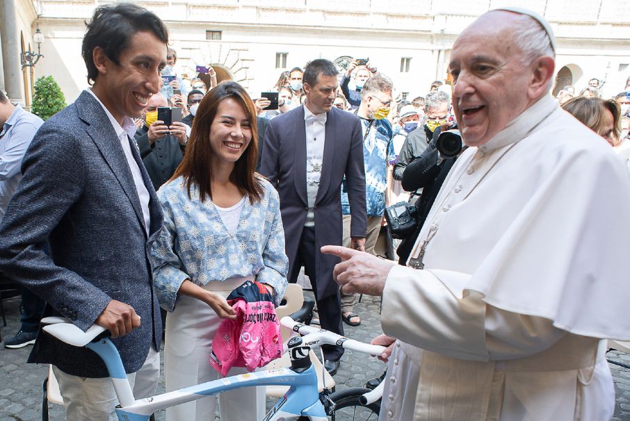 Subastan bicicleta que Egan Bernal le regaló al Papa: ¿cómo participar?