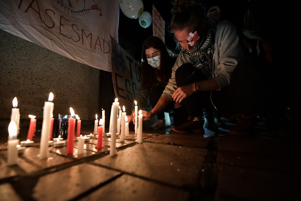 Plantón en apoyo a Gareth Steven Sella, quien fue herido en un ojo en medio de una protesta en Bogotá.