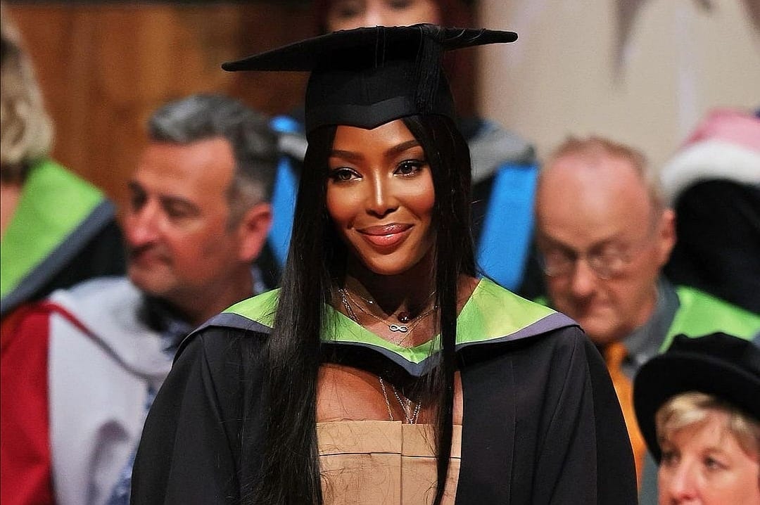 Naomi Campbell recibió un Honoris Causa por sus aportes al mundo de la moda.