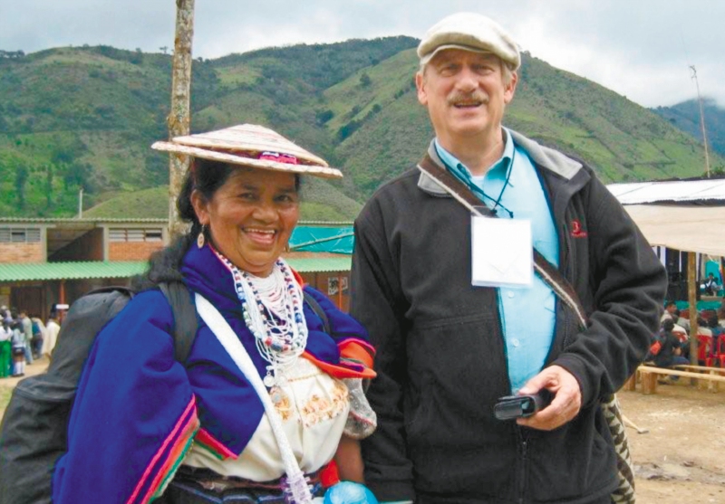 El francés que lucha por preservar las lenguas indígenas de Colombia