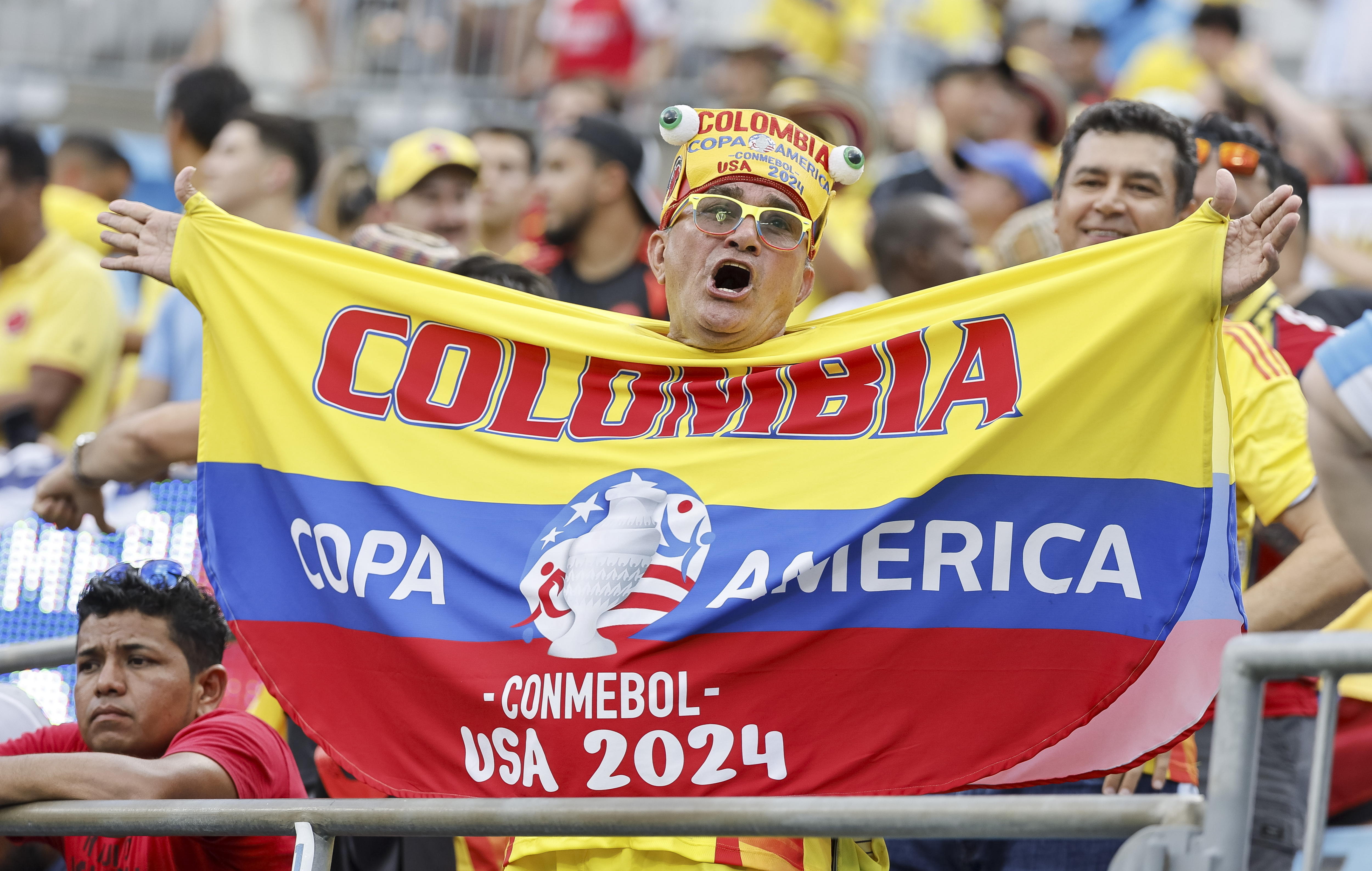 Charlotte (United States), 10/07/2024.- A fan gathers in the stands before the start of the CONMEBOL Copa America 2024 semi-final match between Uruguay and Colombia at Bank of America stadium in Charlotte, North Carolina, USA, 10 July 2024. EFE/EPA/ERIK S. LESSER
