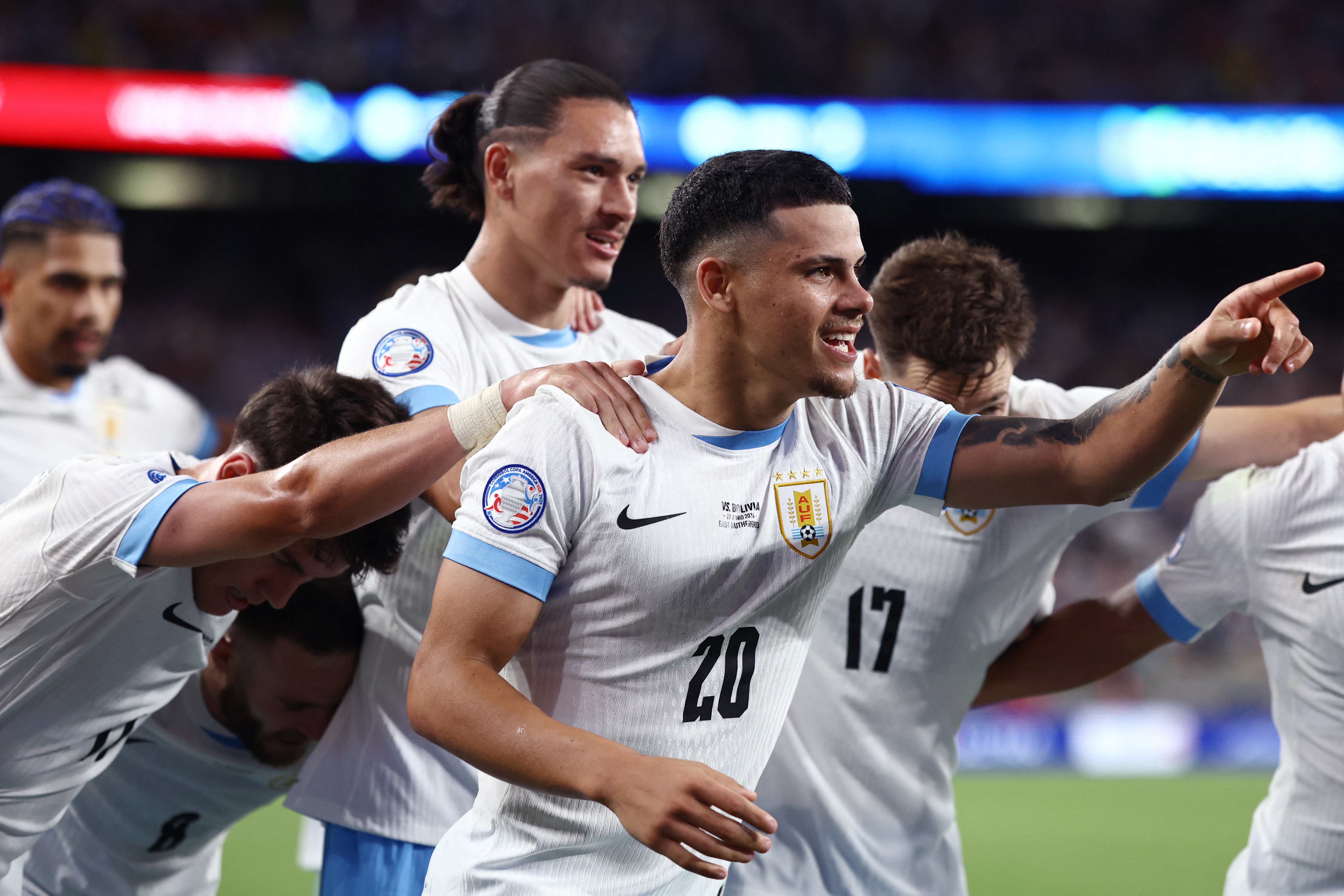 Uruguay goleó a Bolivia 5-0 y se perfila como candidato en la Copa América