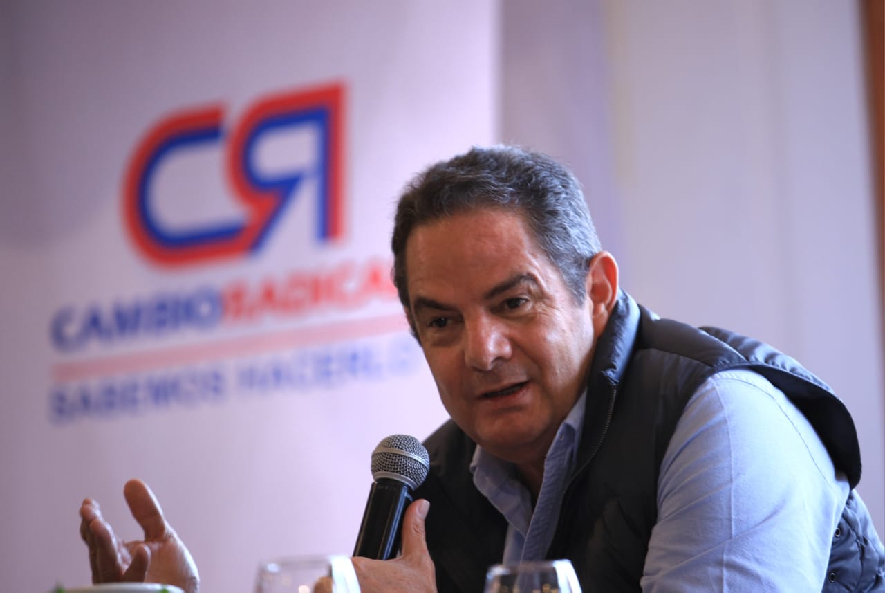 “Espero una investigación”: Vargas Lleras por accidente de su esquema de seguridad