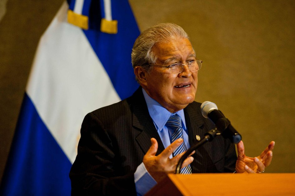 Sánchez Cerén ha prometido instaurar la "cultura de la austeridad" y "gobernar creando un gran diálogo nacional".