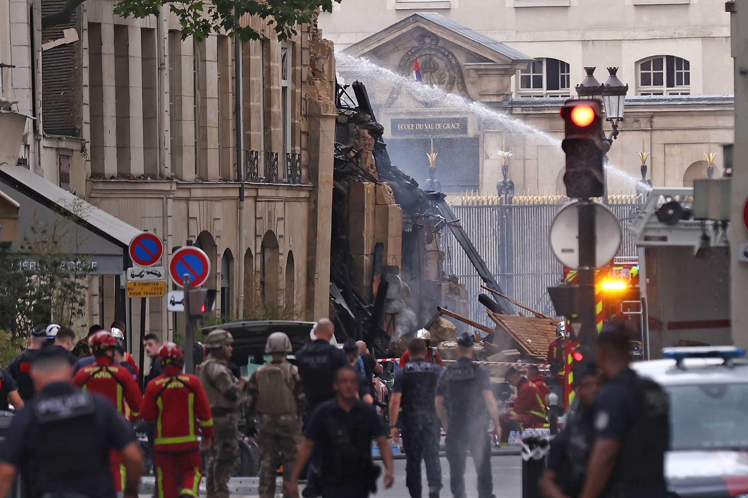 En video: Explosión en el centro de París provocó el derrumbe de una escuela de moda