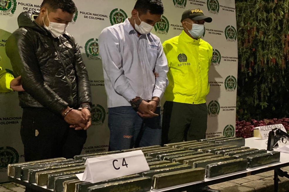 Policía de Popayán incautó 43 barras de explosivos C4 que iban en una volqueta