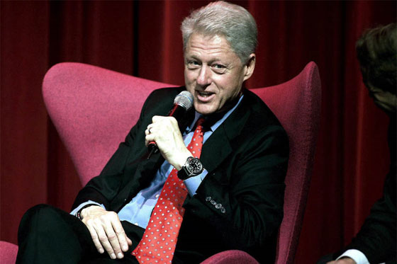 Bill Clinton rifa una cita con él para ayudar a su esposa