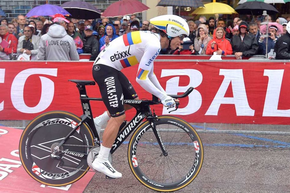 Rigoberto Urán en la salida de la contrarreloj individual. Foto: EFE