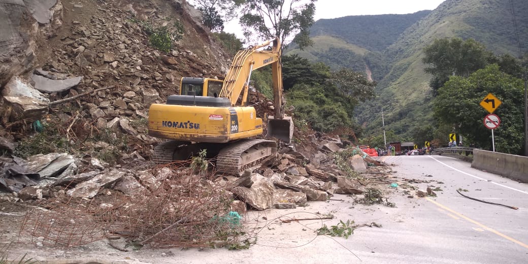 Cierran paso en la vía Bogotá-Villavicencio por derrumbe