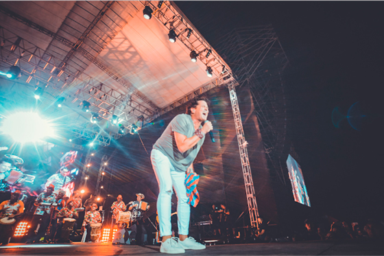 Carlos Vives rinde homenaje a "Pescaíto", barrio de grandes deportistas