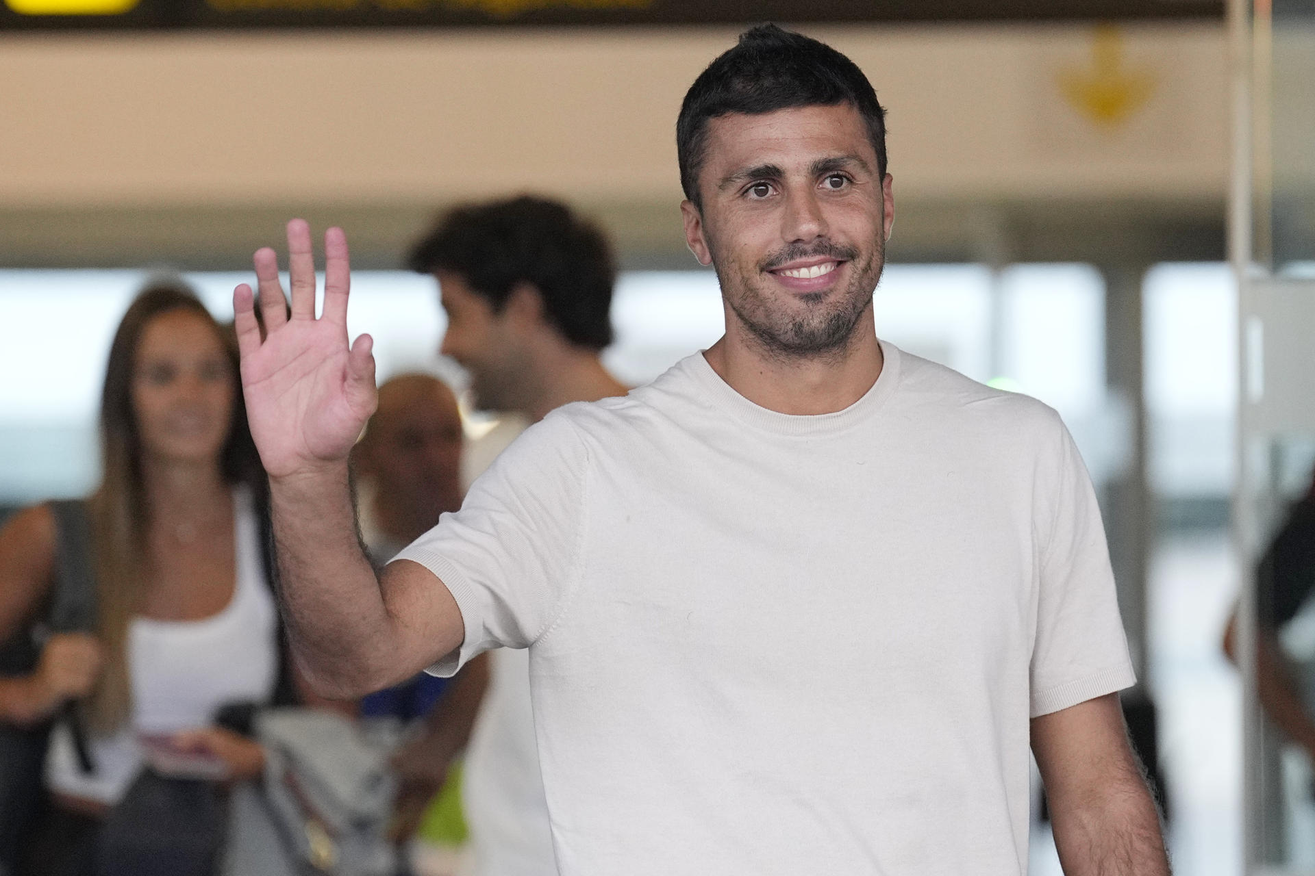 Rodri llegó a Barcelona con promesas: “Es un sueño estar acá, vamos por la Champions”
