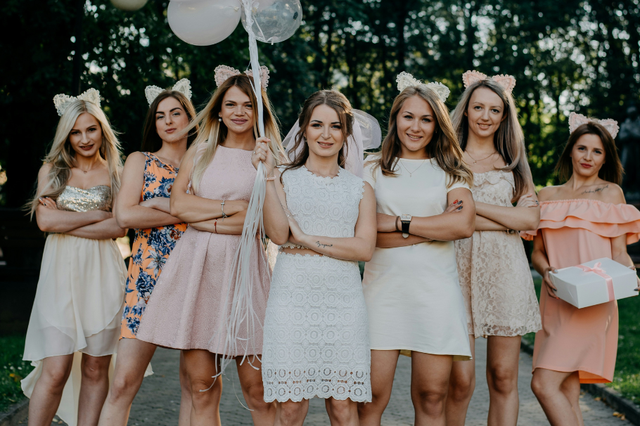 ¿Estás invitado a una boda? 5 estilos que puedes usar para lucirte en este evento