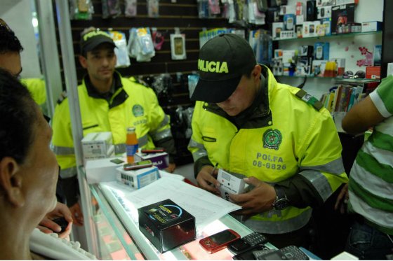 Operativo contra comercialización de celulares robados en Bogotá deja dos capturados