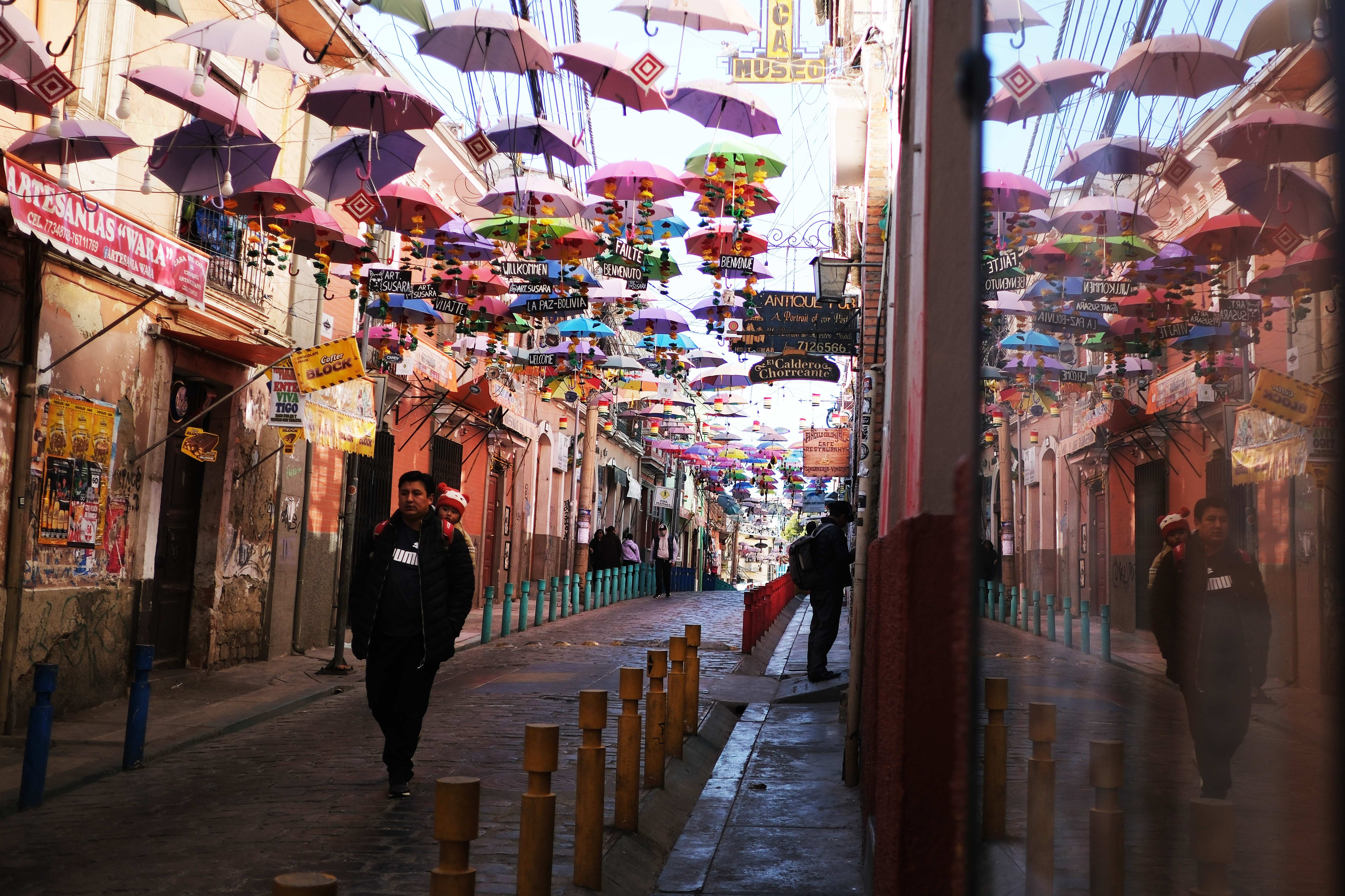 En fotos: el Mercado de las Brujas recibe a miles de visitantes en Bolivia