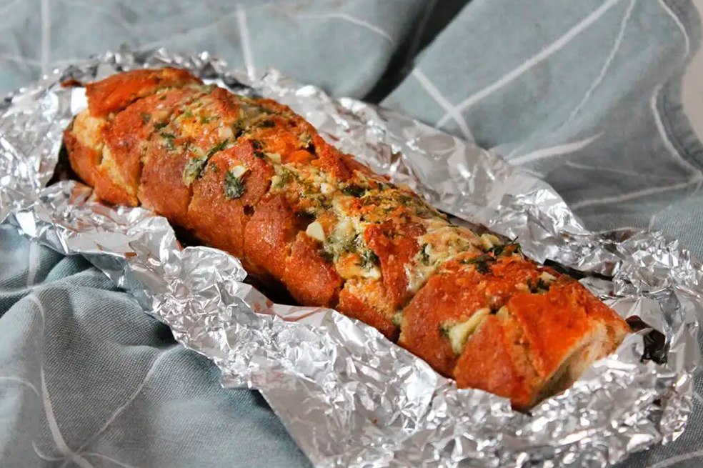 ¿Cómo preparar pan de ajo? Te enseñamos la receta