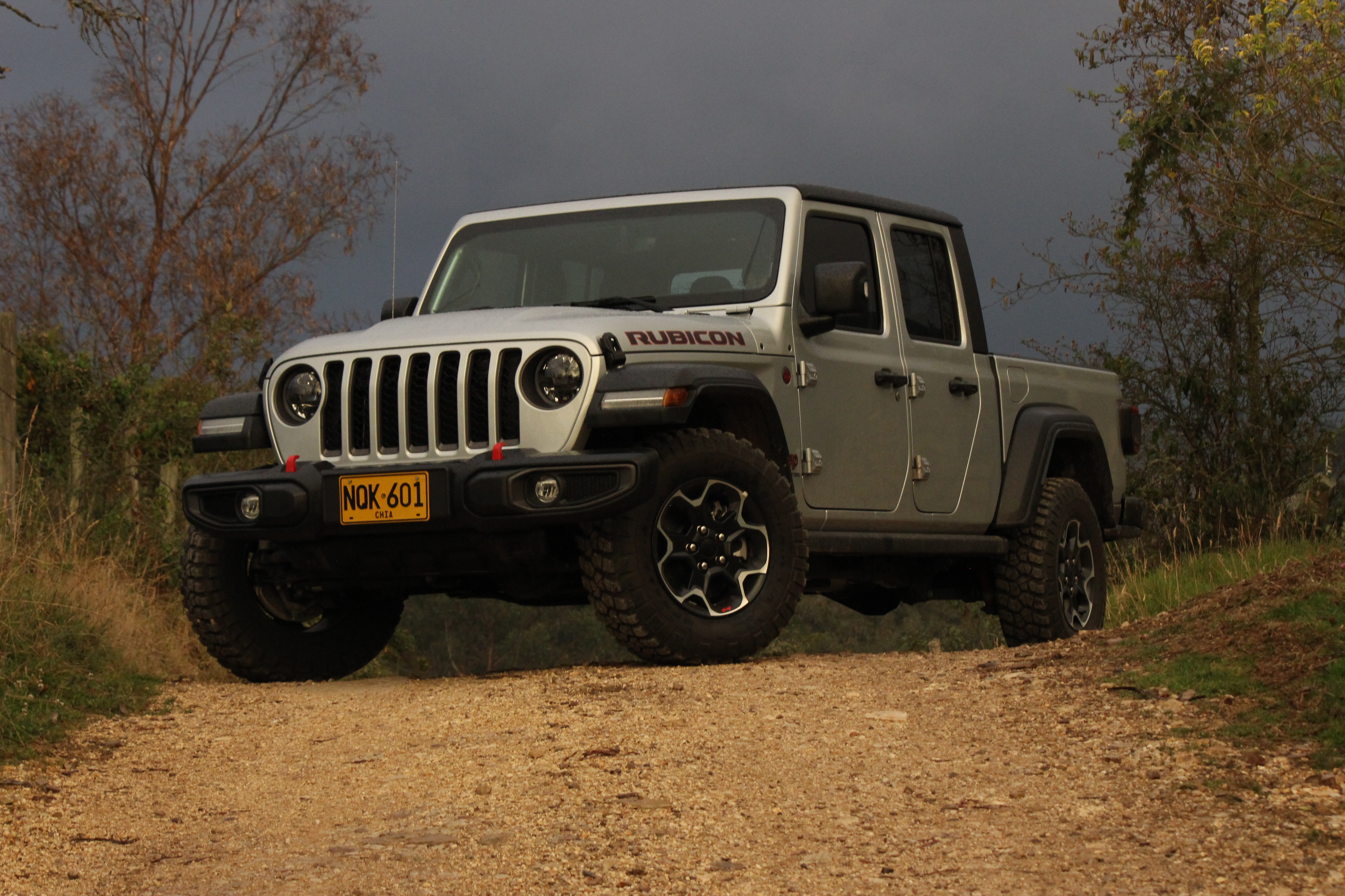La Jeep Gladiator Rubicon que se vende en Colombia funciona con un motor Pentastar V6 de 3.6 litro, que se acopla a una caja automática de ocho marchas.