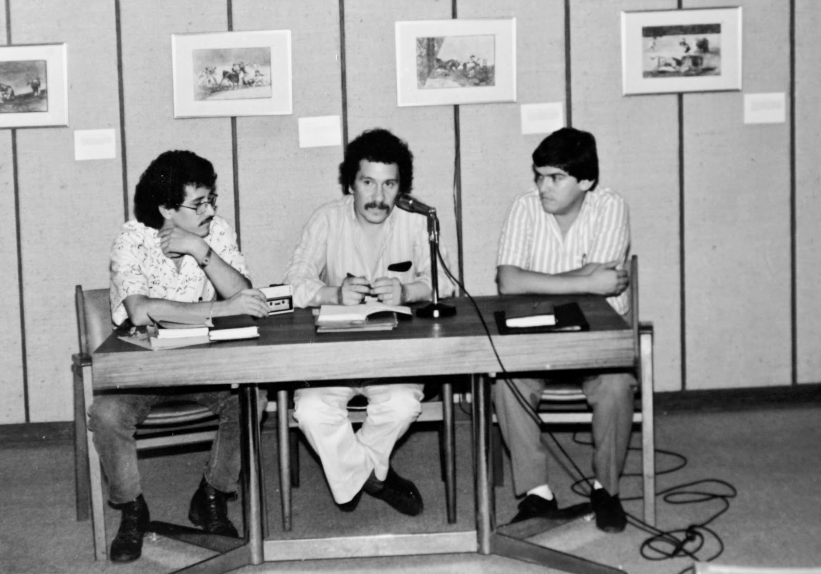 Juan Manuel Roca en recital con Julio Daniel Chaparro y Jaime Fernández.
Banco de la República de Villavicencio.