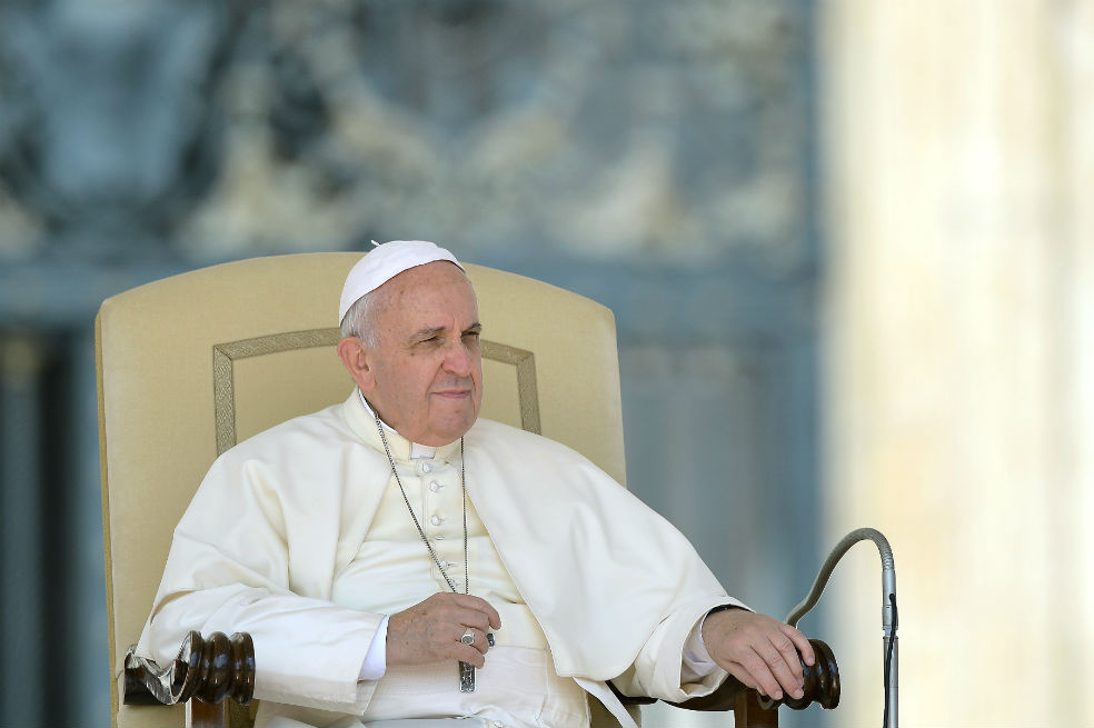 Papa felicita a Macron y lo insta a trabajar por una «sociedad más justa»