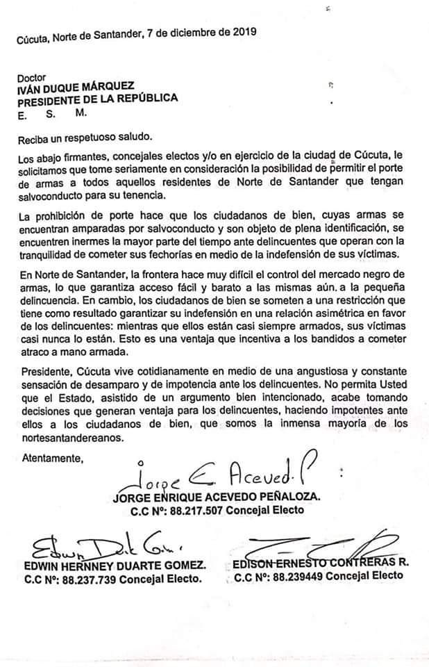 Aunque la carta no explica qué es un “ciudadano de bien”, cabe suponer que el concejal Jorge Acevedo, el más notorio de los firmantes (pues lleva cuatroperiodos presentándose como candidato a la alcaldía por el Centro Democrático, Partido Liberal, Cambio Radical, ASI) y quién encabeza las firmas, está pensando en Ramiro Suárez, su mentor político y uno de los principales financiadores de sus distintas campañas. Ramiro Suárez Corzo purga una pena de 27 años de cárcel por el homicidio de Alfredo Enrique Flórez, su asesor. Y además de otros crímenes, pesa sobre sus hombros probados vínculos con las Autodefensas Unidas de Colombia (AUC).
