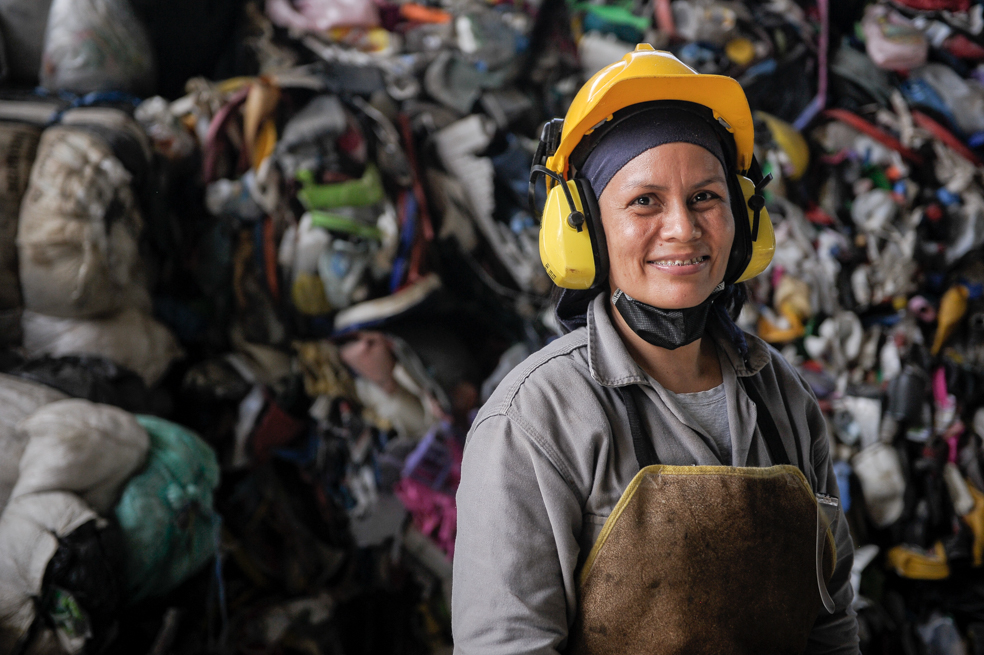 María Judith Barrera León es una de las operarias de la planta de reciclaje.