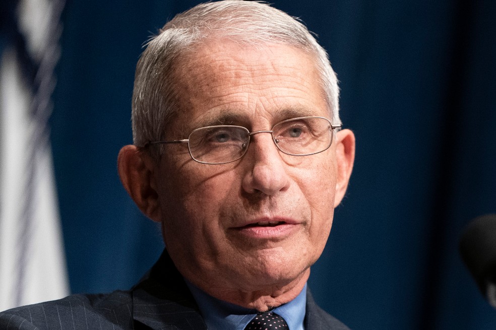 “Es seguro abrir los colegios, aún si aumentan los casos de covid”: Anthony Fauci