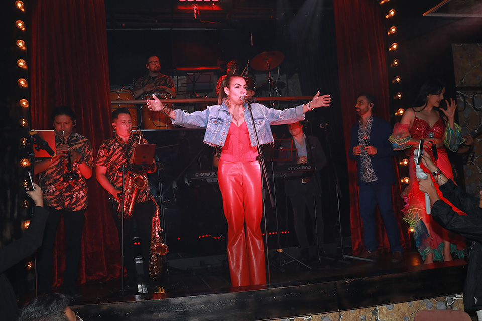 Maía cantó en relanzamiento de un cabaret en Bogotá