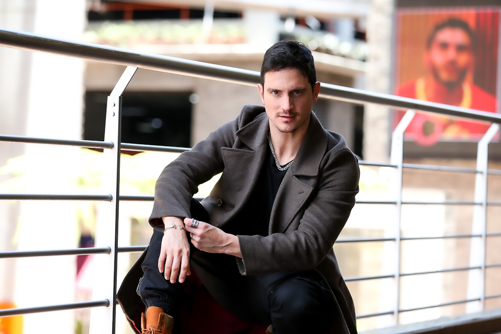 En entrevista con Vea, el actor que interpreta a Berny en ‘Klass 95’, habló de los rumores de noviazgo con Laura Barjum. Además, reveló otros detalles desconocidos de su vida.
