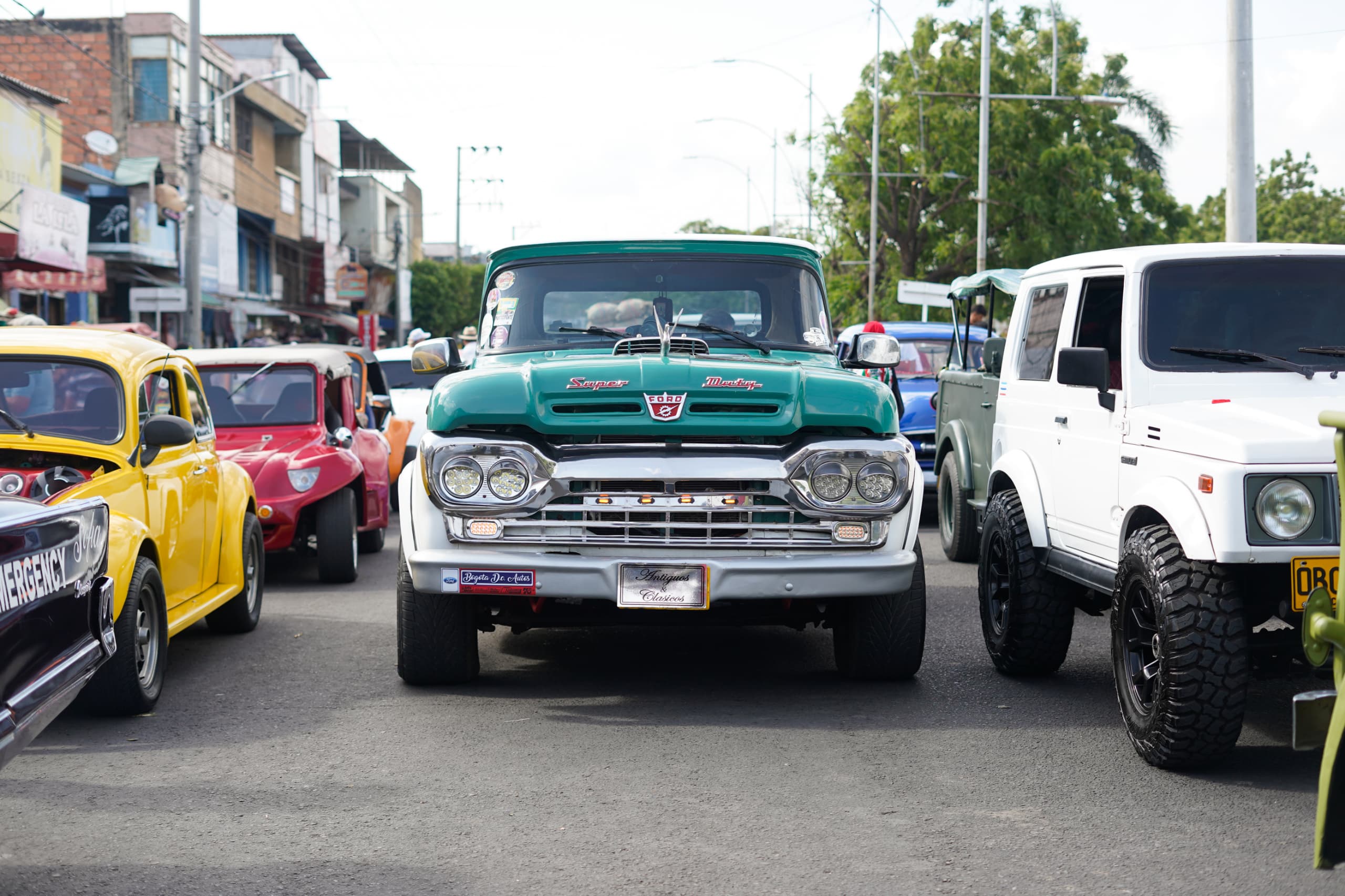 El Desfile de Carros Antiguos comenzó en el Parque Lineal, ubicado en la avenida sexta, luego recorrió puntos importantes de la ciudad como el Parque Santander y la Avenida Cero, continuó por la calle 15 y culminó en el Patín de la Fruta del Malecón.