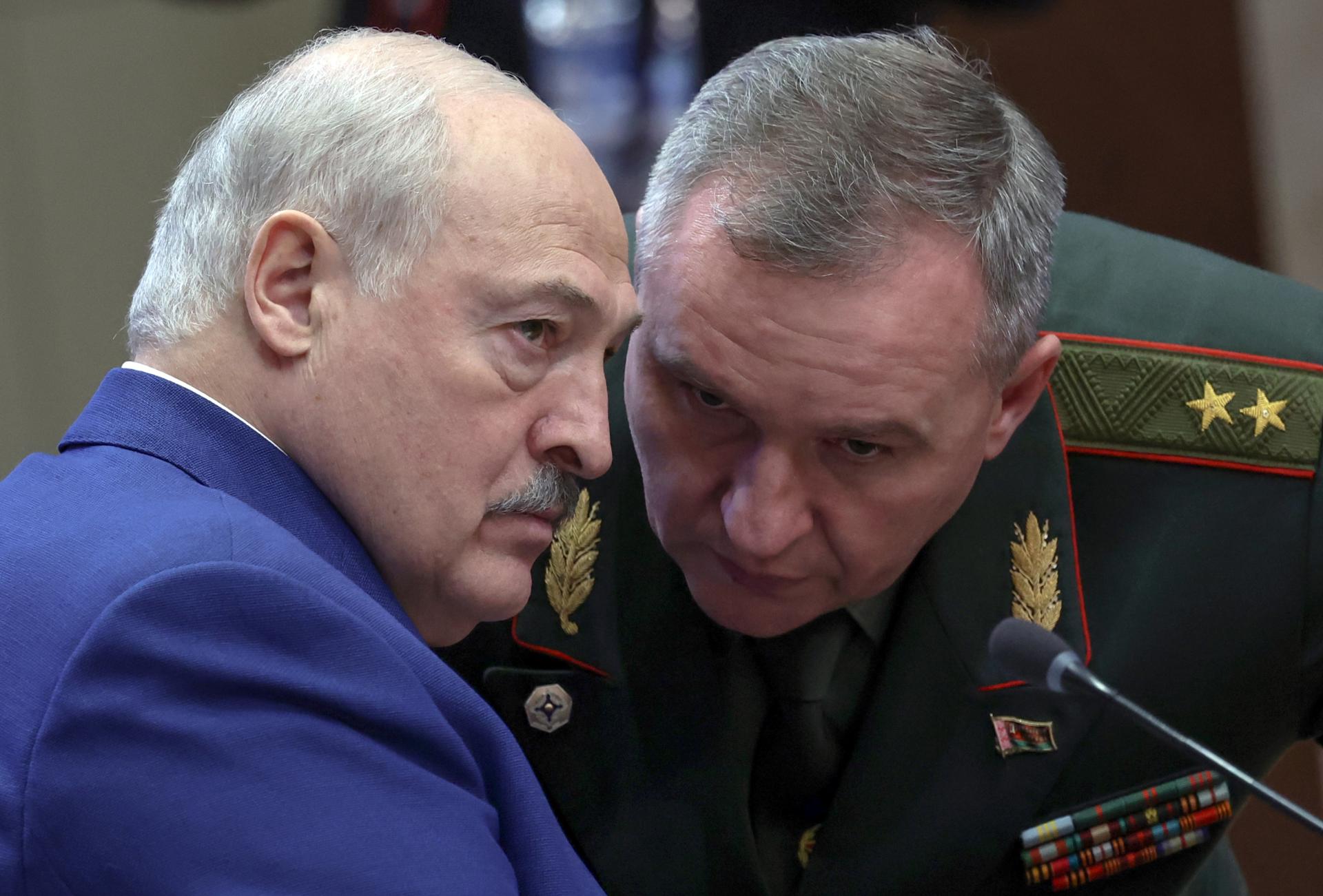 Bielorrusia libera cientos de opositores, incluido un Nobel de Paz, gracias a Donald Trump