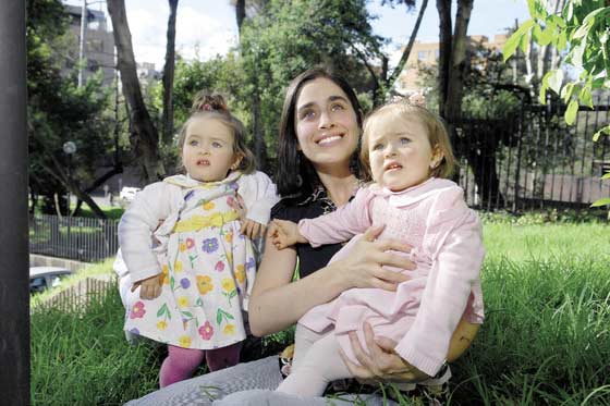 Mamás con la oficina en la pañalera